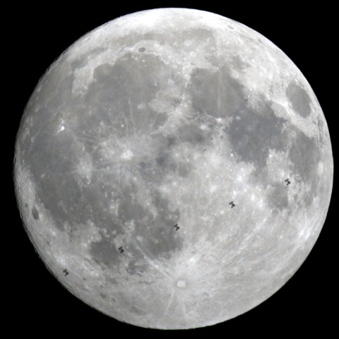 140414国際宇宙ステーション月面通過