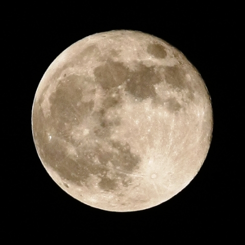 10月30日のほぼ満月