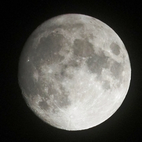 満月前の月