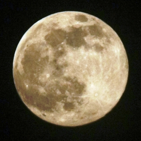 満月前の月