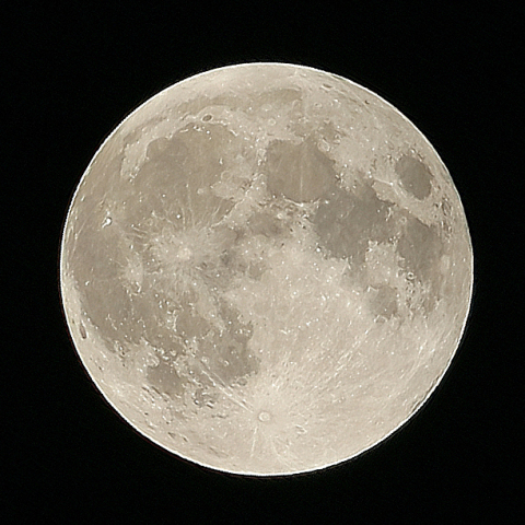 月齢14.6（月食終了後の満月）