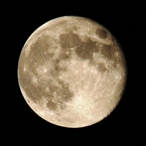 満月の翌日の月