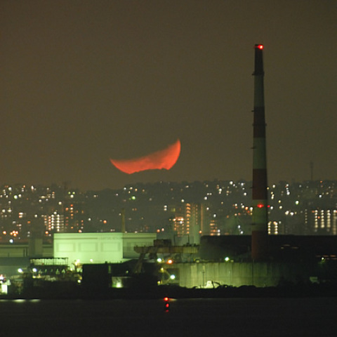 工場の月20091123