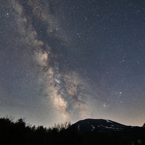 浅間山から立ち昇る天の川