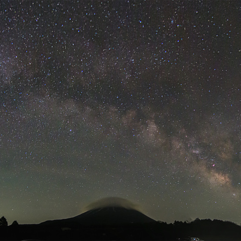 富士に架かる天の川
