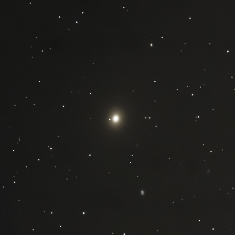 M49 おとめ座の銀河