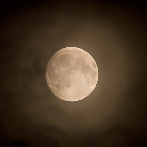雲越しの中秋の名月