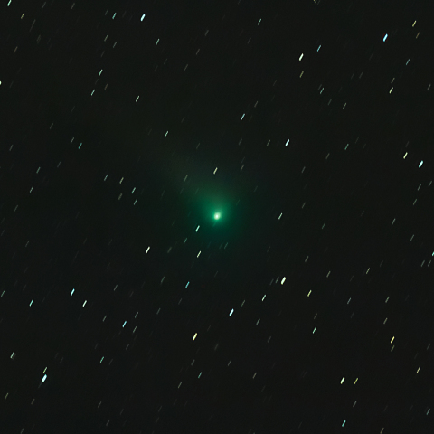 4月28日のジョンソン彗星 (C/2015 V2)