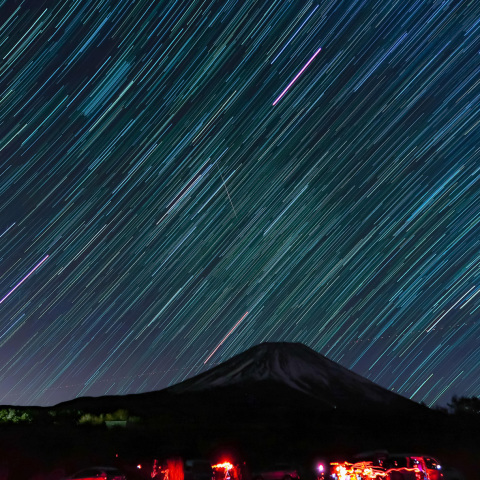 賑やかな富士山麓