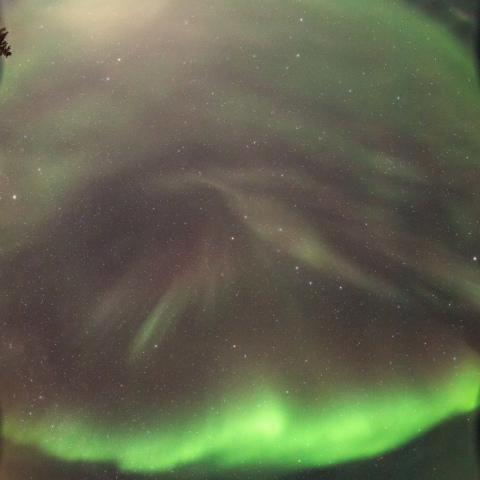 北斗七星とオーロラ