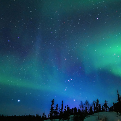 冬の大三角とオーロラ