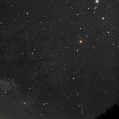 サターンを追うサソリ