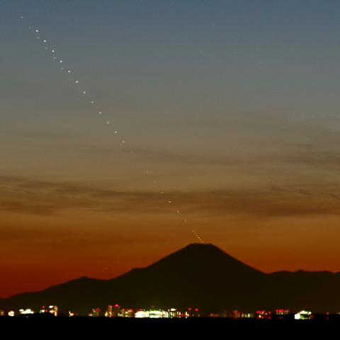 火星と大接近の水星を富士山頂に導く