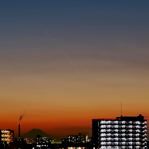水星と富士山のある夕景