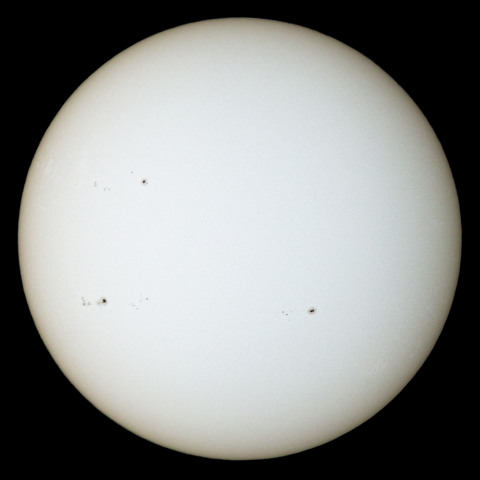 梅雨の晴れ間の太陽黒点