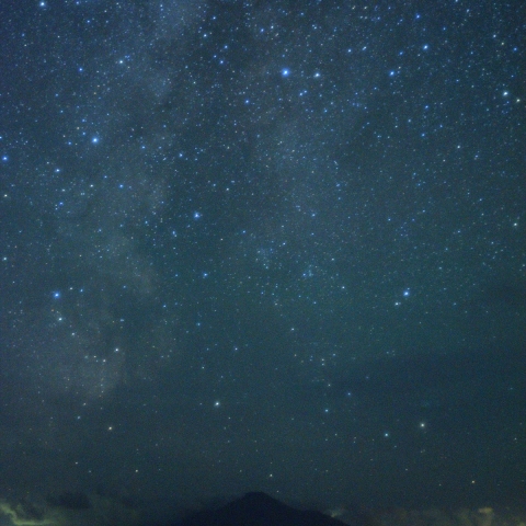 利尻富士から立ち昇る天の川銀河