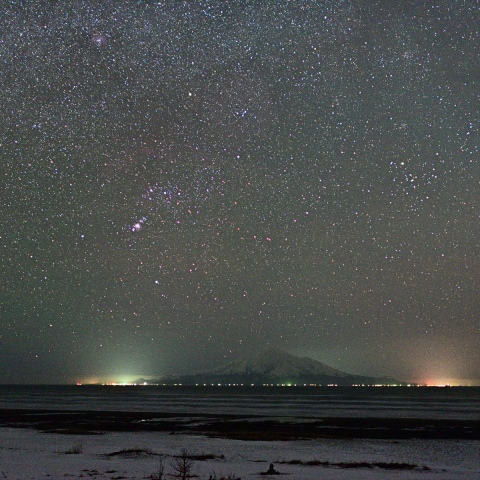 オリオン座が利尻富士山に