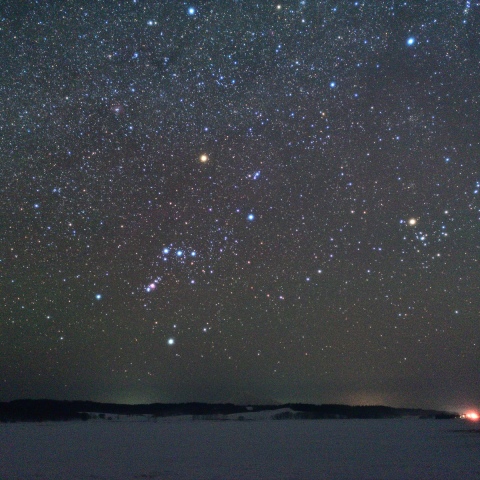 雪原へと沈み行くオリオン