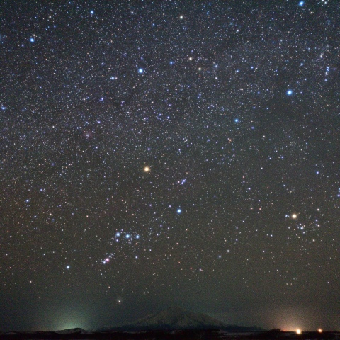 沈み行くオリオンと利尻富士山
