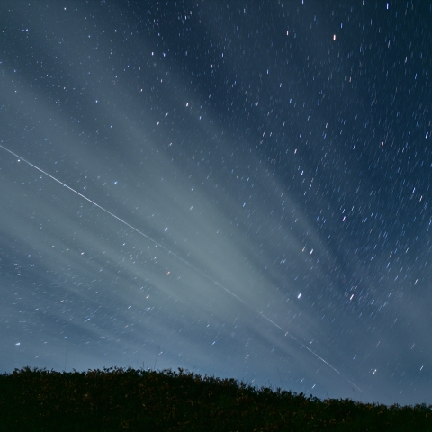 薄雲の中を通過のISS