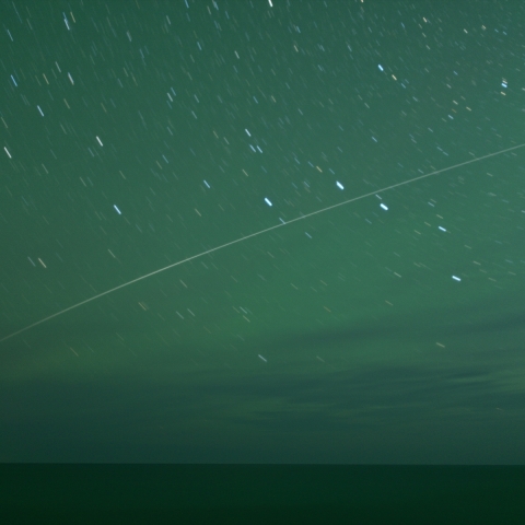 日本海の水平線上から現れたISS