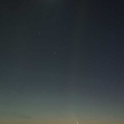 パンスターズ彗星と月