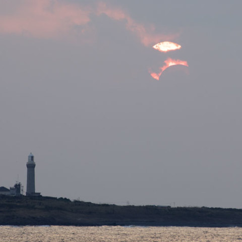 角島灯台と日没帯食