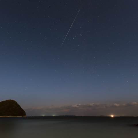 日本海を飛ぶ ふたご座流星群