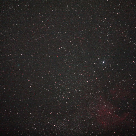 デネブの近くを行くジャック彗星