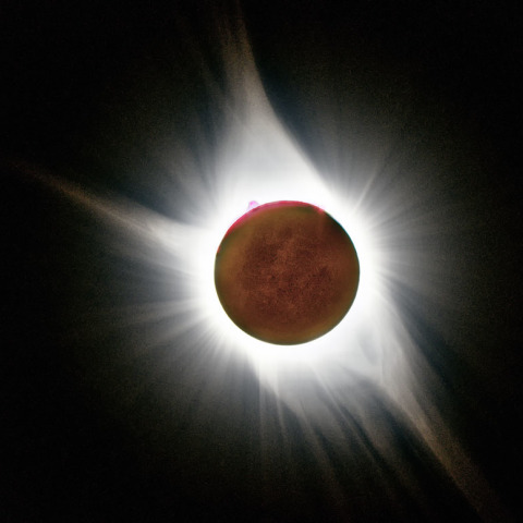 アメリカ皆既日食中の月面