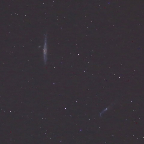 NGC4631棒渦巻銀河とNGC4656エッジオン銀河