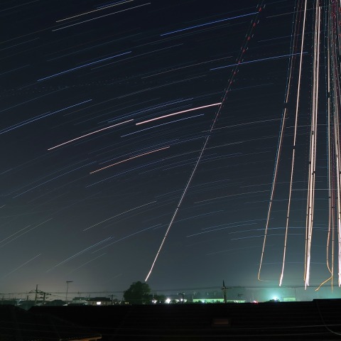宙行くさそりに、空の光と地上の光