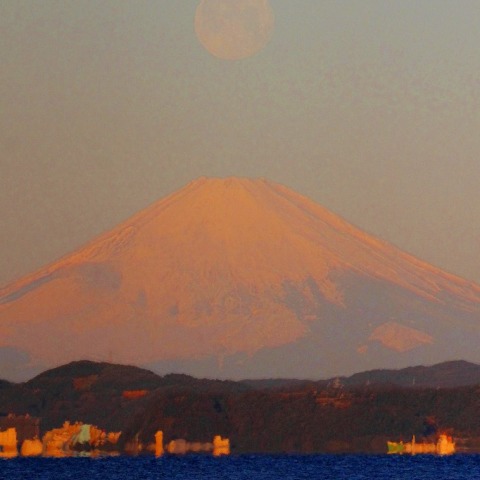 富士に15日月の入り