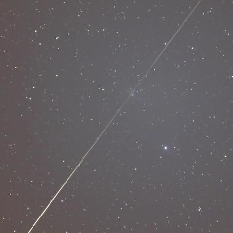 4/19未明ジョンソン彗星を貫くイリジウム衛星フレア？