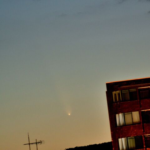 京都の街中から紫金山・アトラス彗星