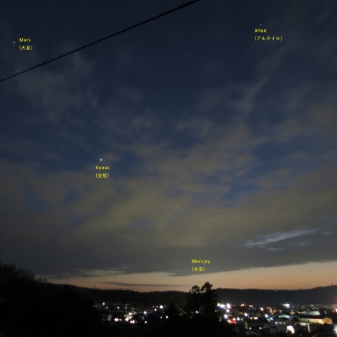 日没後、雲の下に顔を出した水星