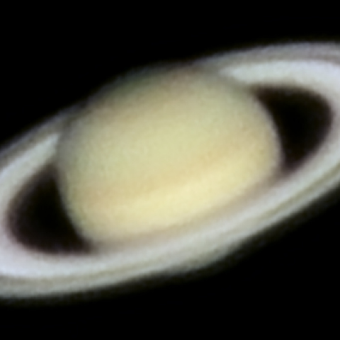 すこし空がかすんだ中での土星