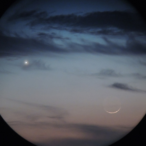 月齢0.9の月と金星