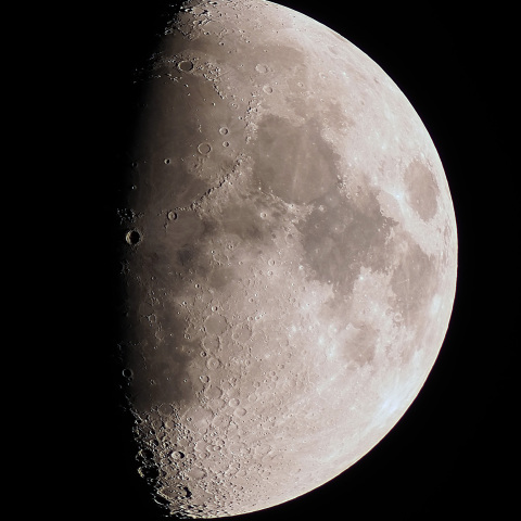 月齢9.6（2025/10/01）