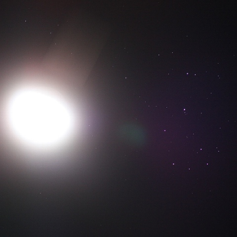 月とプレヤデス星団の接近