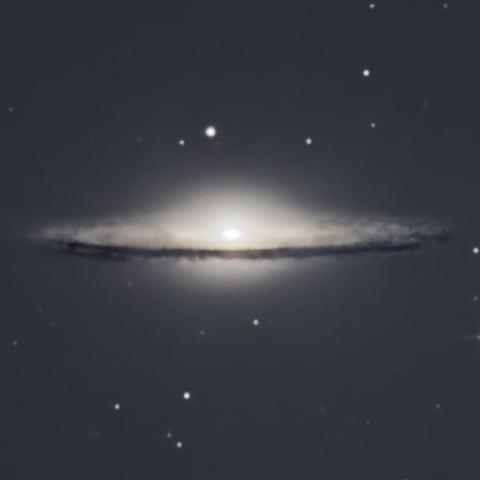 M104 ソンブレロ銀河