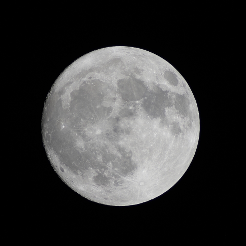 アクロマートでの月