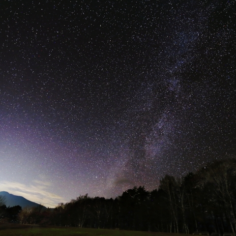 初冬に流れる天の川と火星