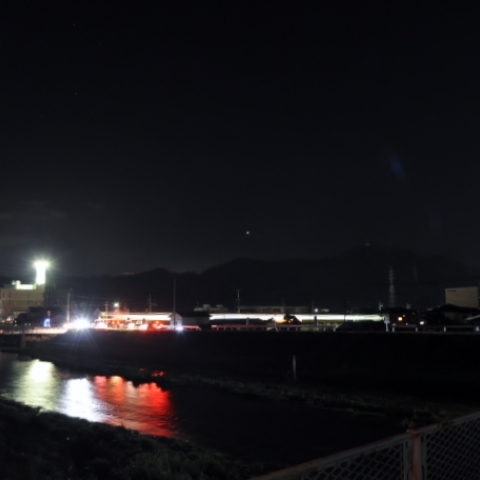 金星と上り電車