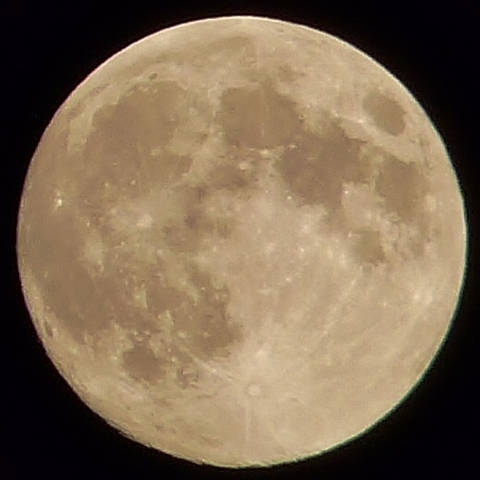 中秋の名月を撮り比べ