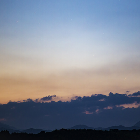 月と紫金山・アトラス彗星