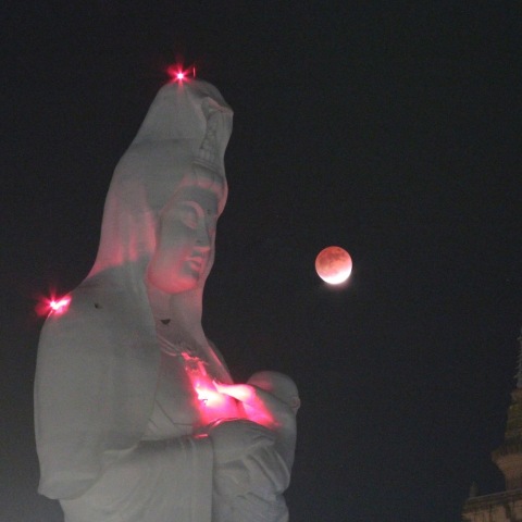 慈母観音像と月食・スバル