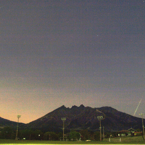 阿蘇根子岳に突き刺さったこと座流星