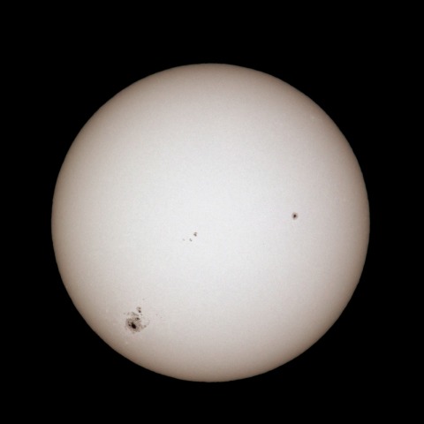 太陽に肉眼黒点