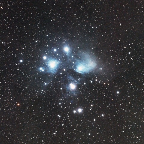 真夏のプレアデス星団（M45）